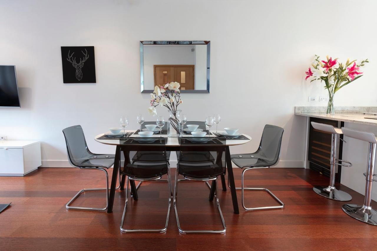 Hampden Apartments - The Charles ウィンザー エクステリア 写真